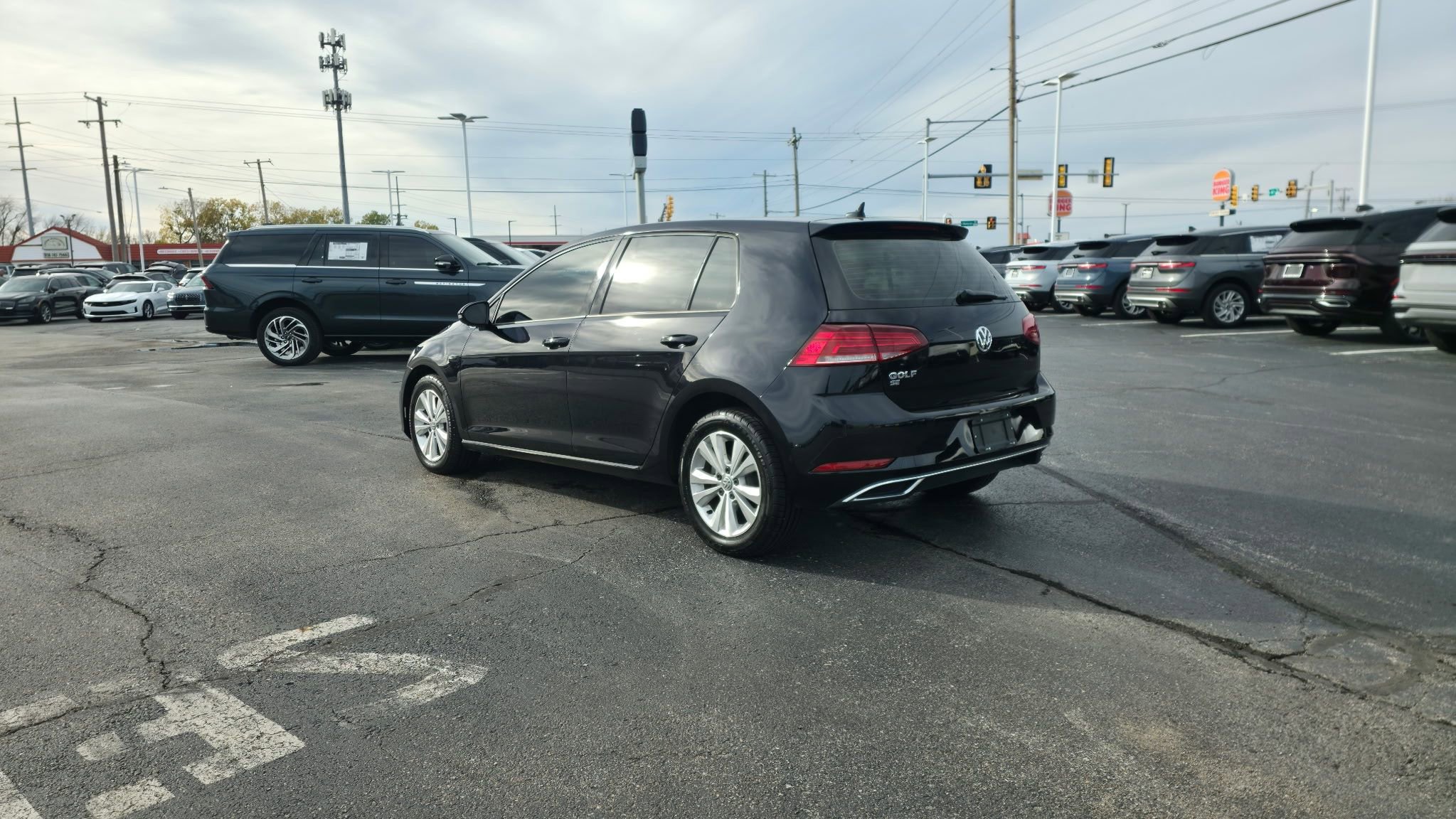 Used 2019 Volkswagen Golf SE image 6