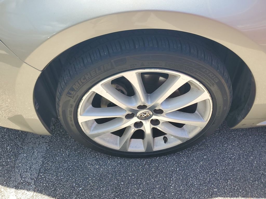 Used 2013 Toyota Avalon Limited FWD image 3