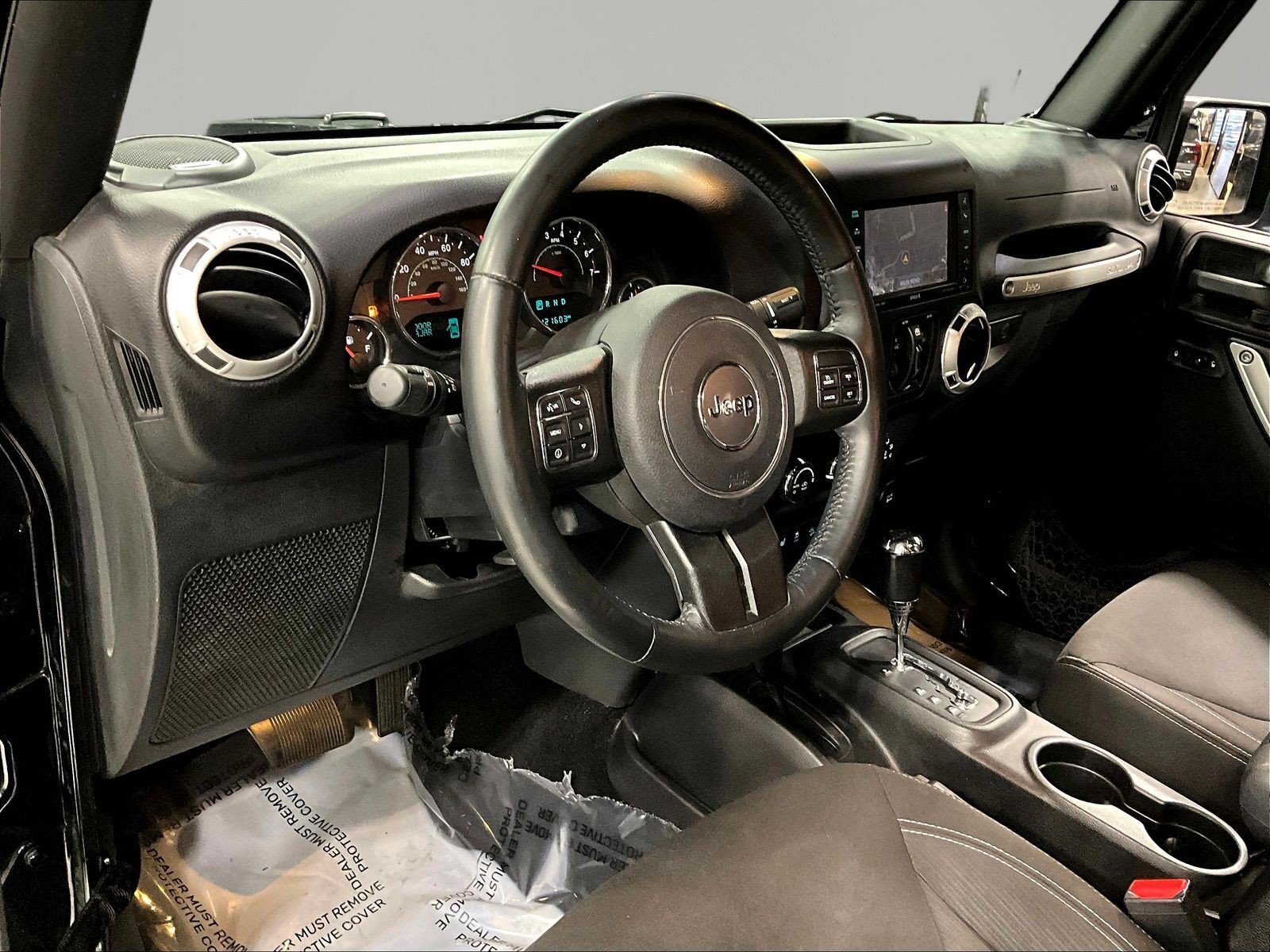 Used 2015 Jeep Wrangler Unlimited Sahara w/ Connectivity Group AWD/4WD image 17