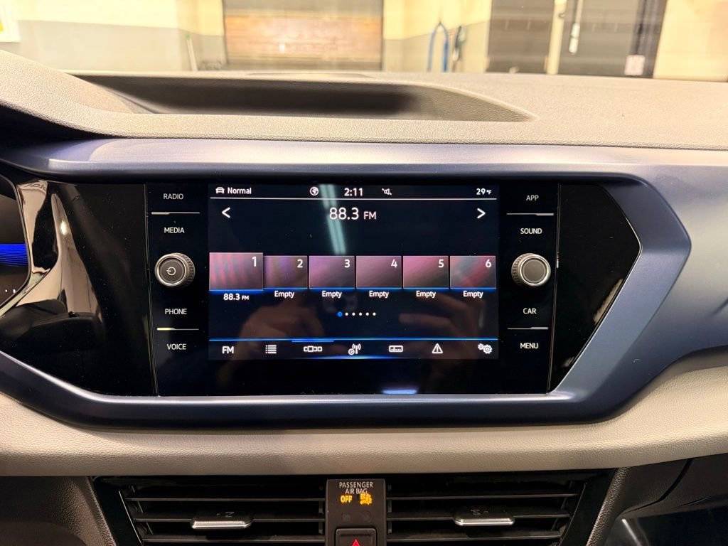 Used 2023 Volkswagen Taos SE w/ Panoramic Sunroof Package image 16