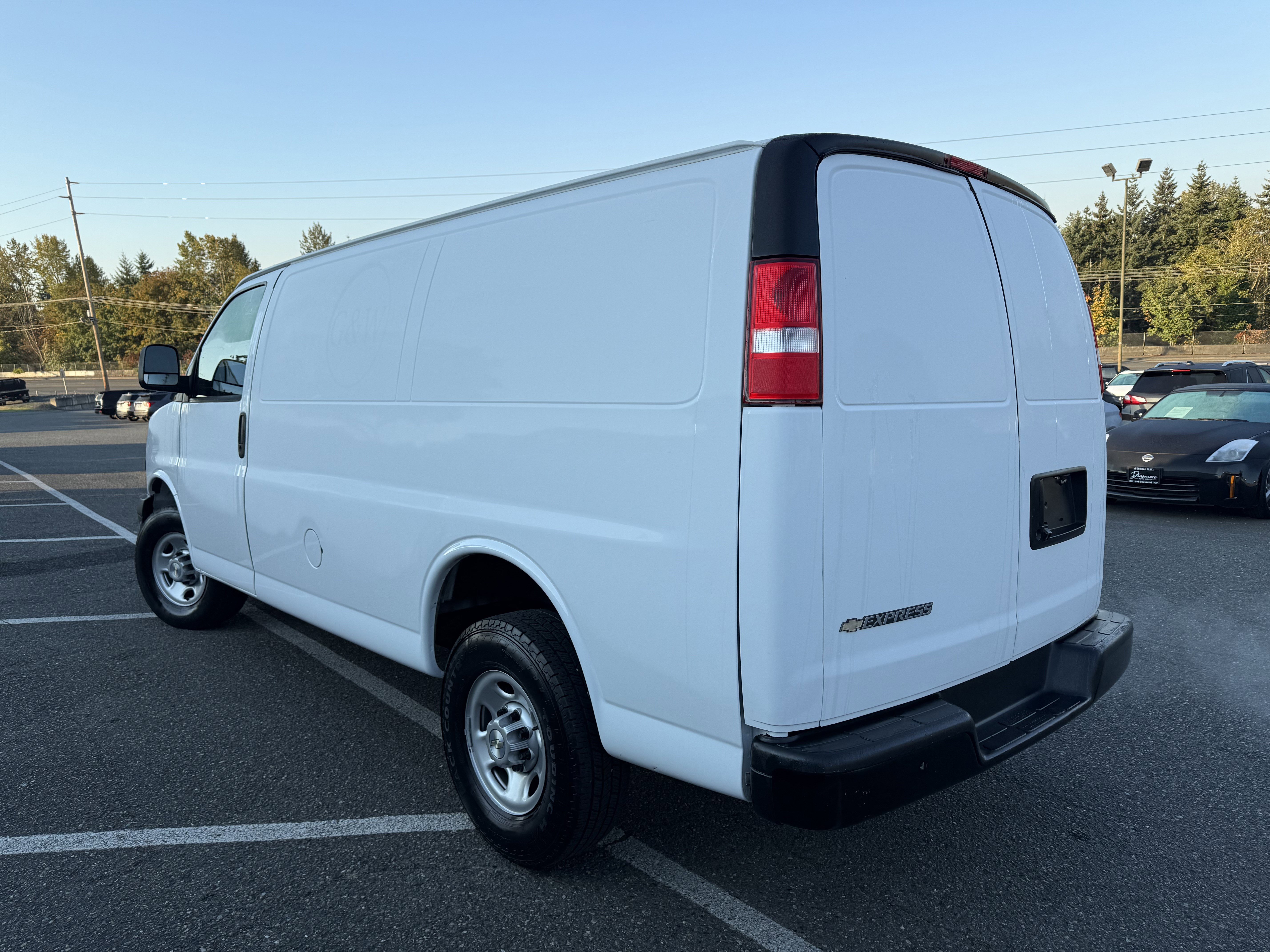 Used 2021 Chevrolet Express 2500 w/ Driver Convenience Package image 6