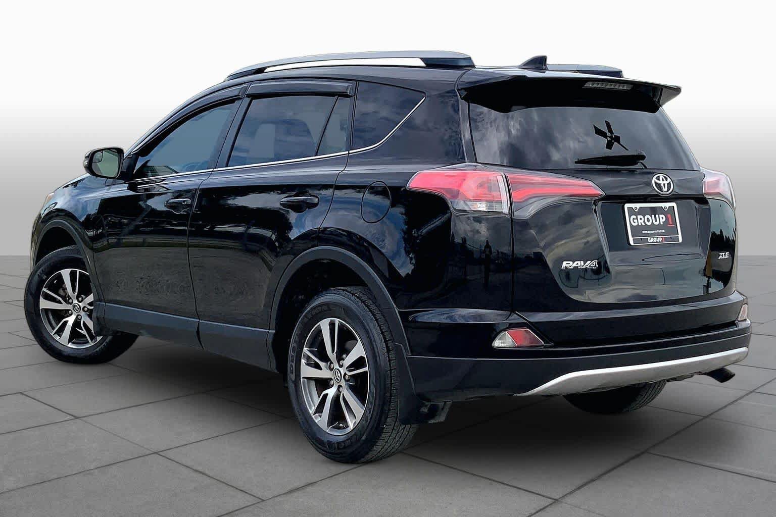 Used 2017 Toyota RAV4 XLE FWD image 12