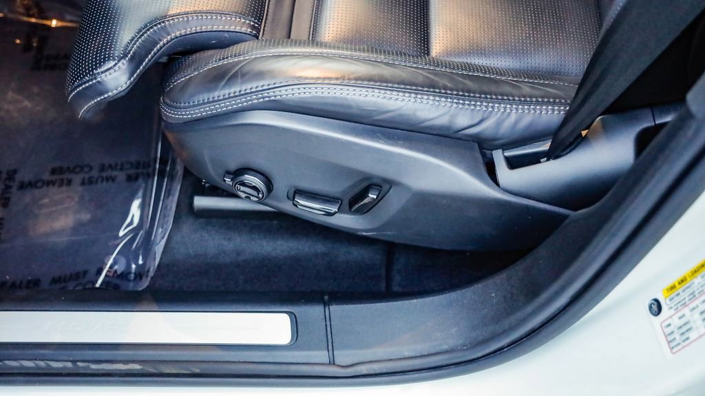 Used 2023 Volvo XC60 T8 Ultimate w/ Climate Package image 24