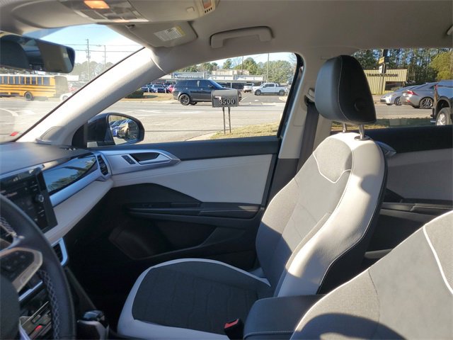 Used 2025 Volkswagen Taos SE image 17