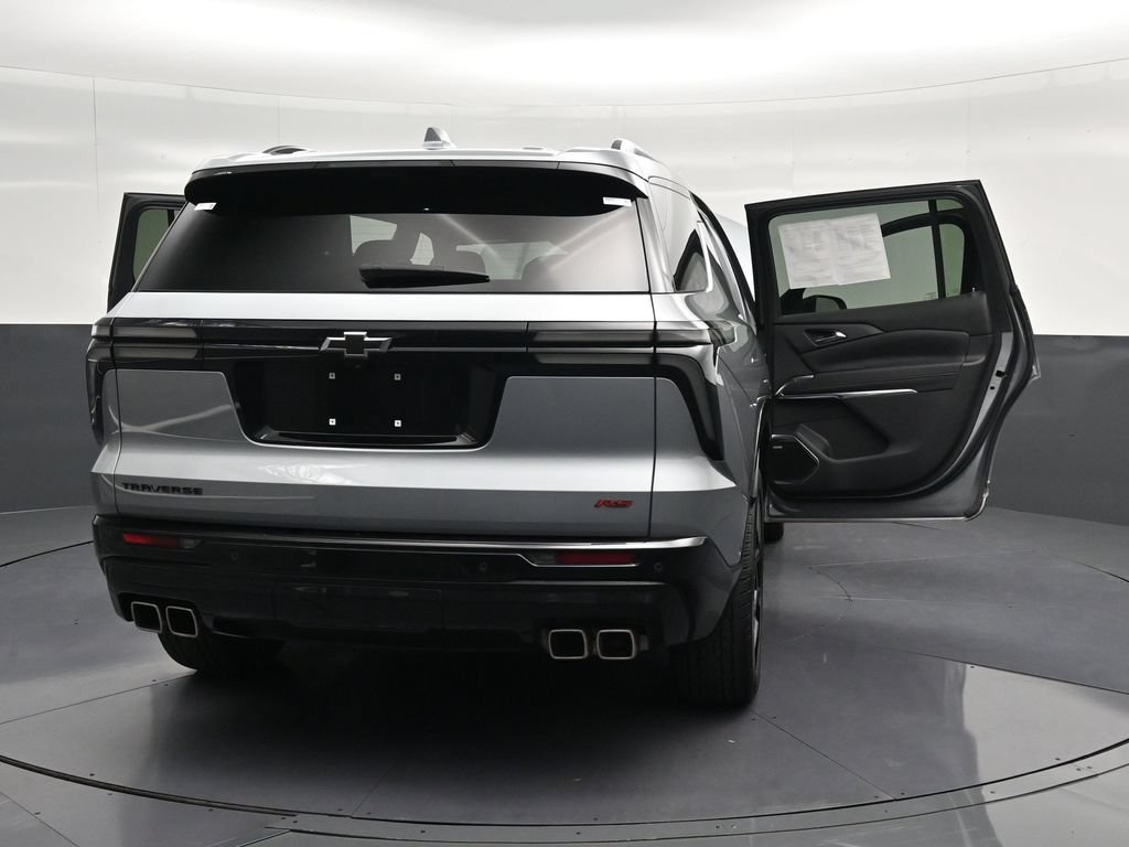 Used 2024 Chevrolet Traverse RS FWD image 37