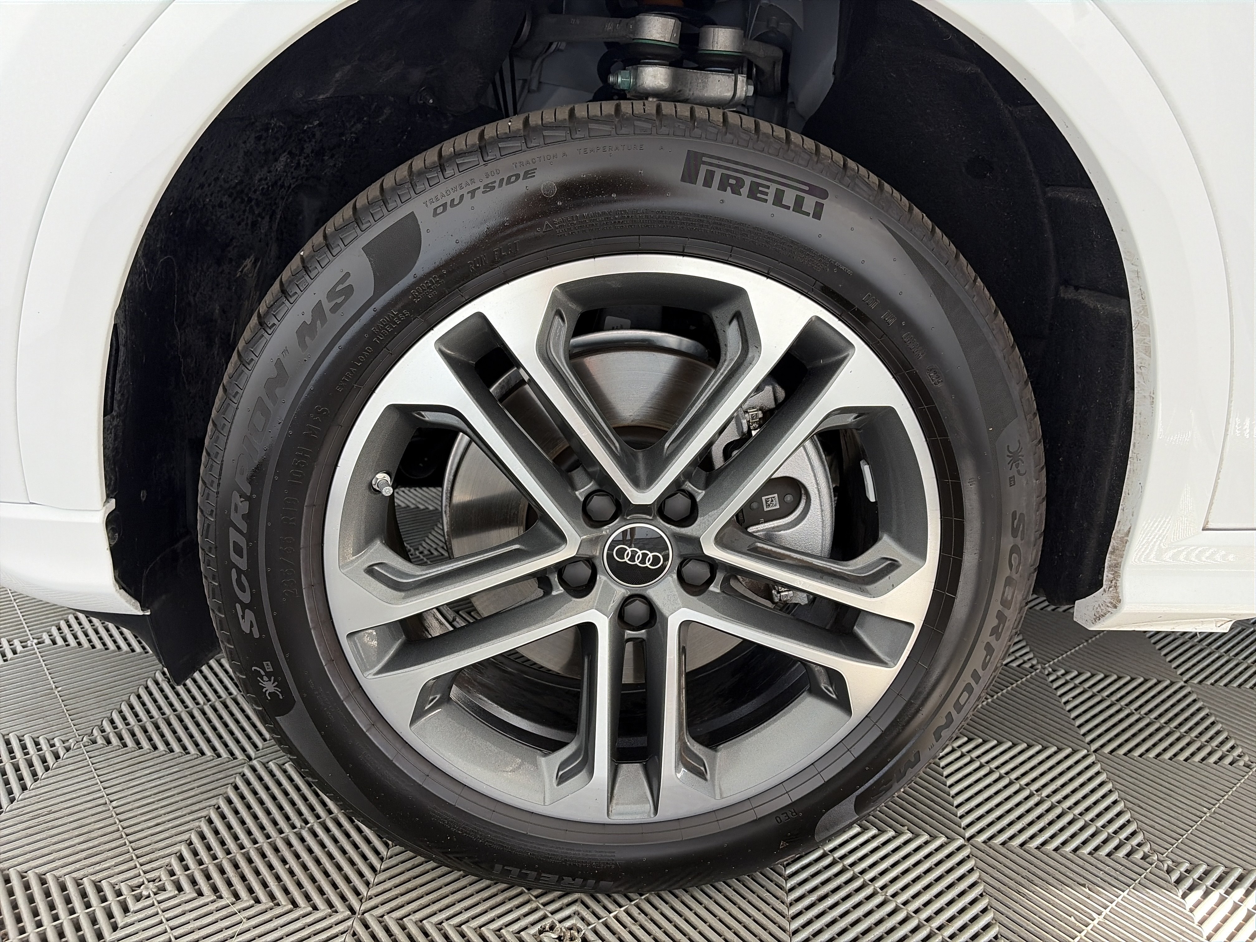 Used 2025 Audi Q5 Premium AWD/4WD image 12