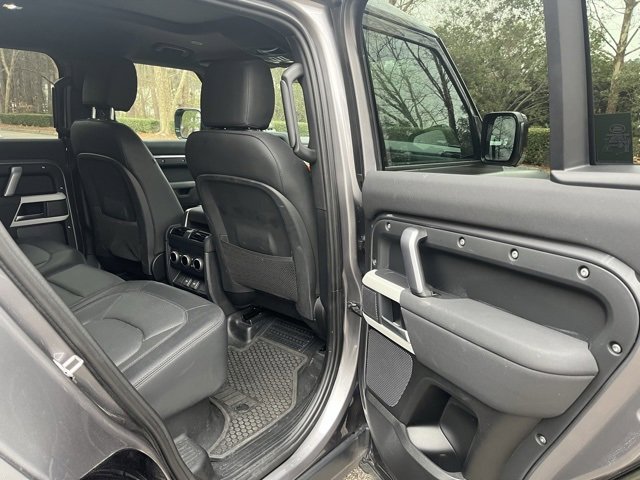 Used 2023 Land Rover Defender 110 X-Dynamic SE image 12