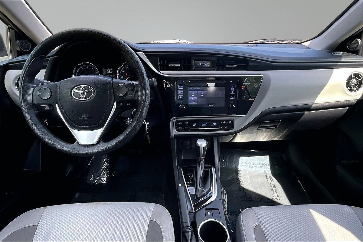 Used 2017 Toyota Corolla LE w/ Carpet Mat Package (TMS) FWD image 18