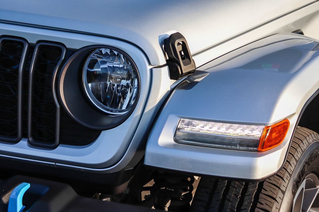 Used 2024 Jeep Wrangler Unlimited AWD/4WD image 5