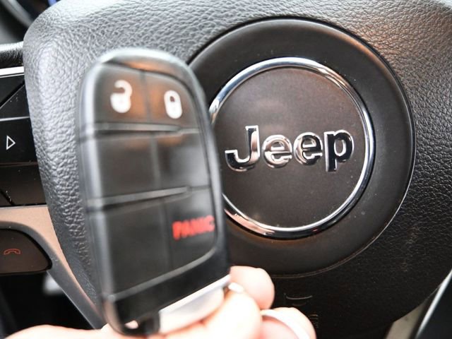 Certified 2022 Jeep Grand Cherokee Laredo E image 40