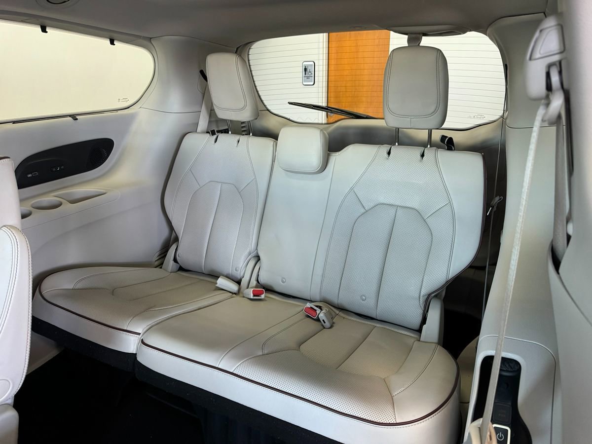 Used 2019 Chrysler Pacifica Limited image 49