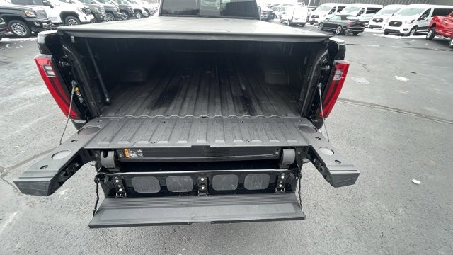 Used 2024 GMC Sierra 2500 SLT w/ SLT Premium Package image 6