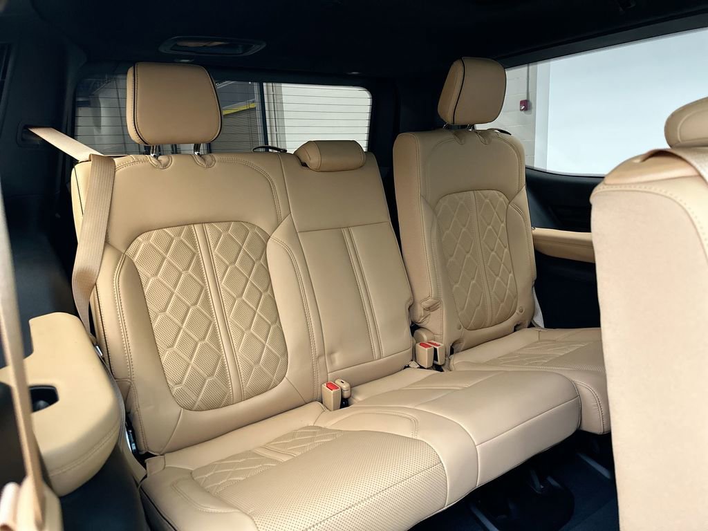 Used 2022 Jeep Grand Wagoneer Series III w/ Rear Seat Video Group 1 AWD/4WD image 21