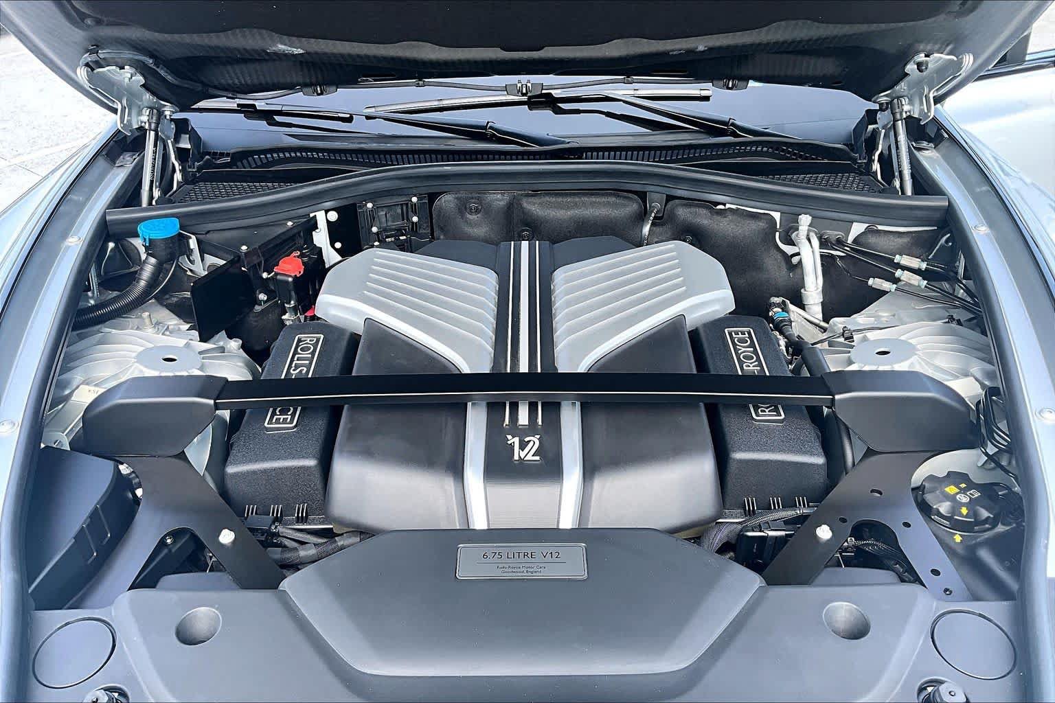 Used 2024 Rolls-Royce Phantom Sedan RWD image 32