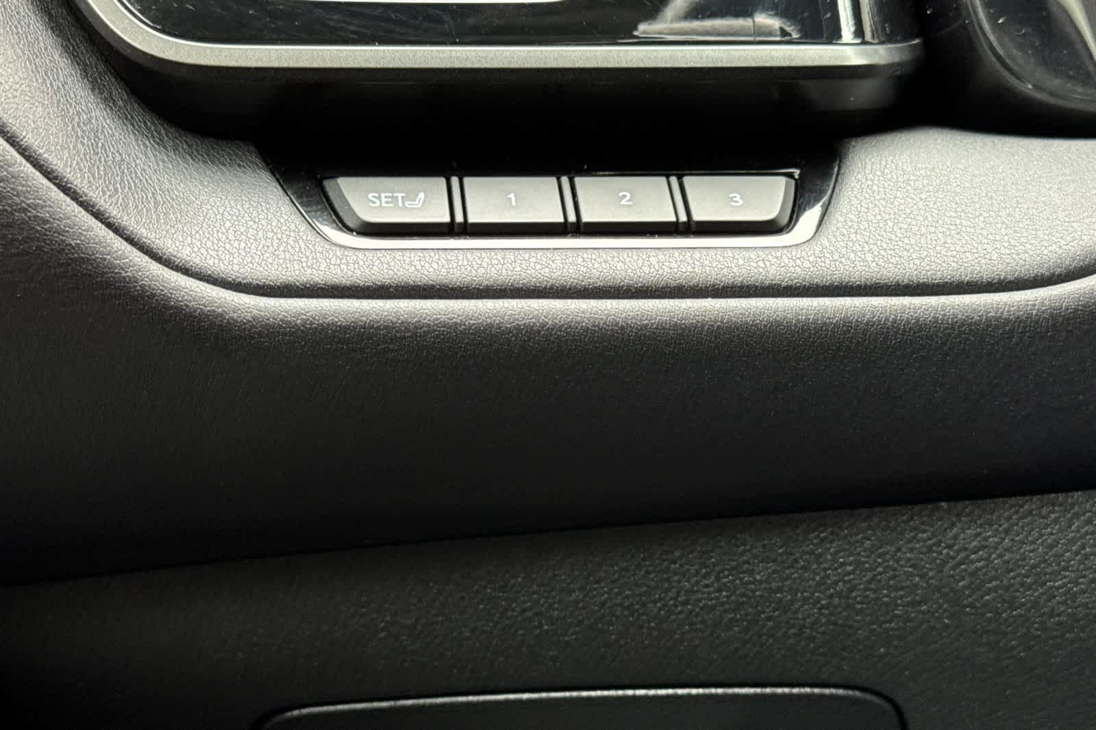 Certified 2025 Lexus TX 500h AWD image 32
