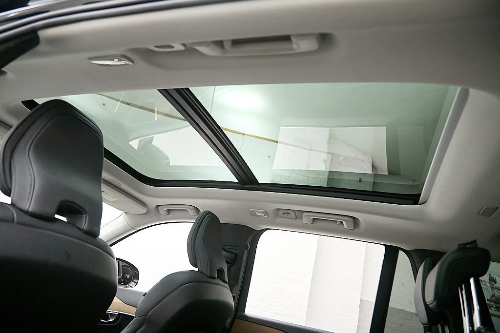 Certified 2024 Volvo XC90 B6 Plus w/ Protection Package image 24