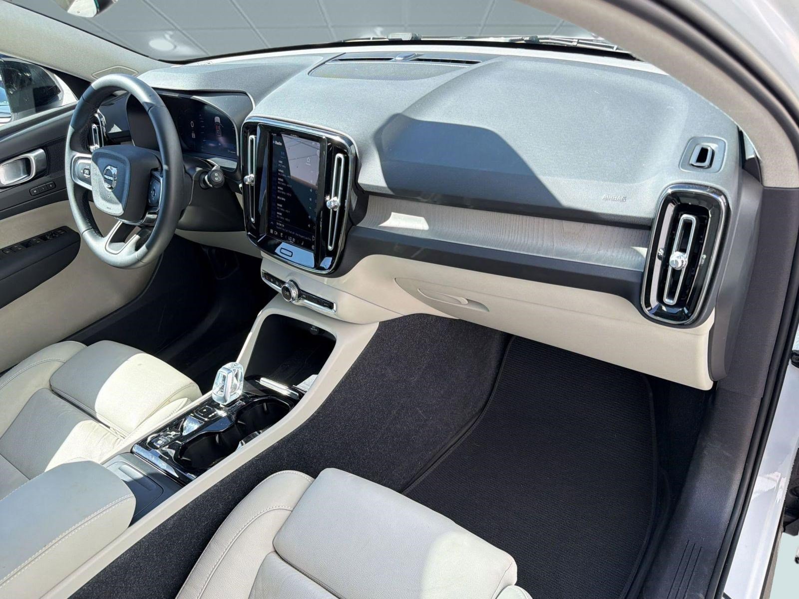 Certified 2023 Volvo XC40 B5 Plus w/ Protection Package Premier image 31