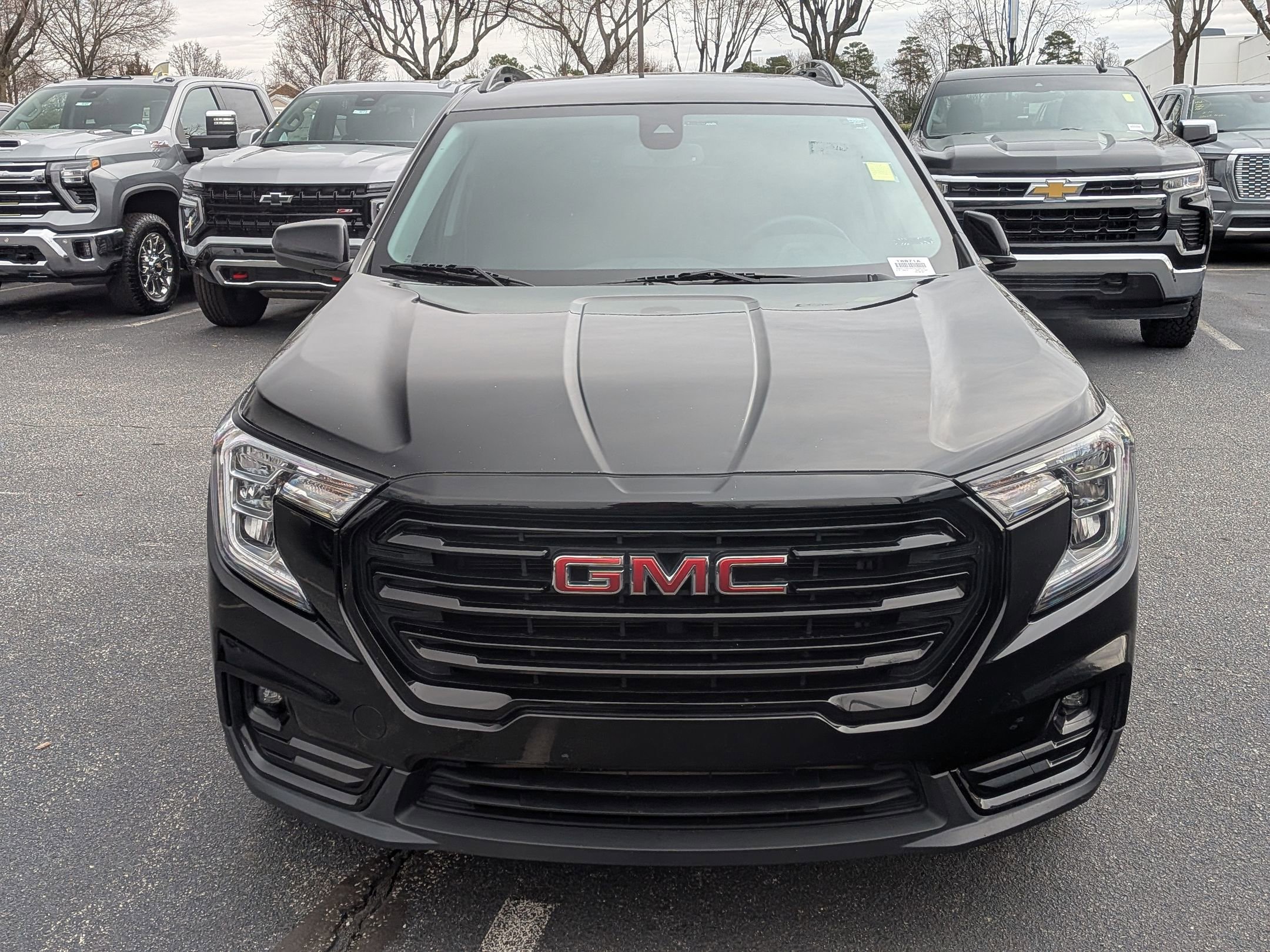 Used 2023 GMC Terrain SLT w/ Infotainment Package II image 3