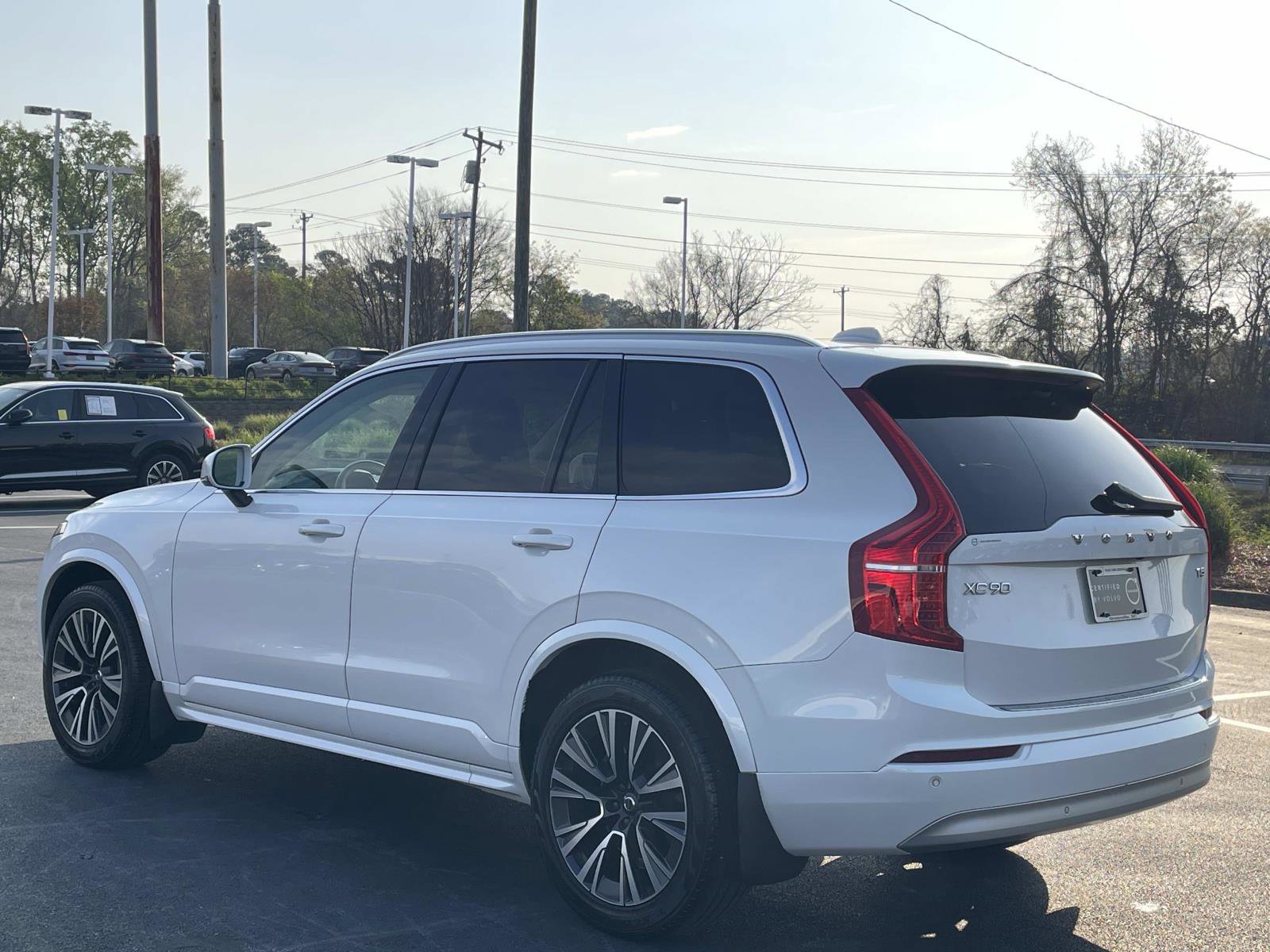 Used 2022 Volvo XC90 T5 Momentum w/ Protection Package Premier image 5