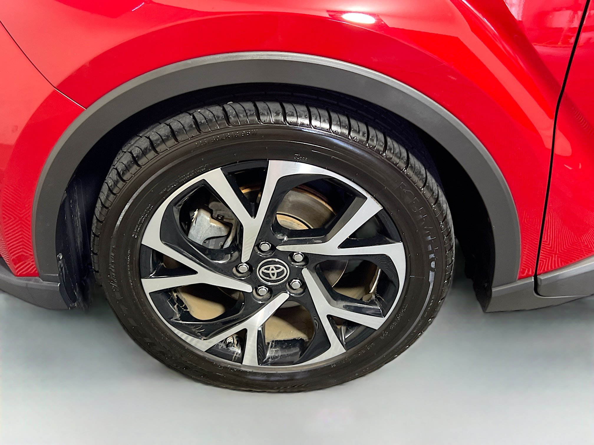 Used 2021 Toyota C-HR XLE FWD image 13