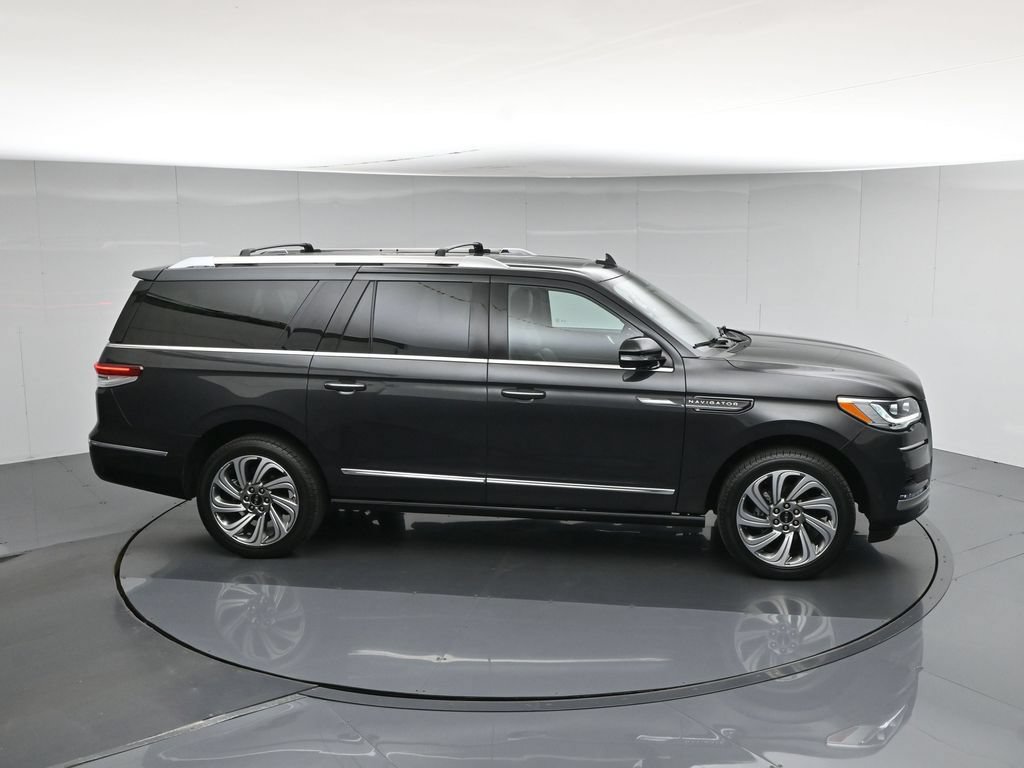 Used 2023 Lincoln Navigator L Reserve AWD/4WD image 57