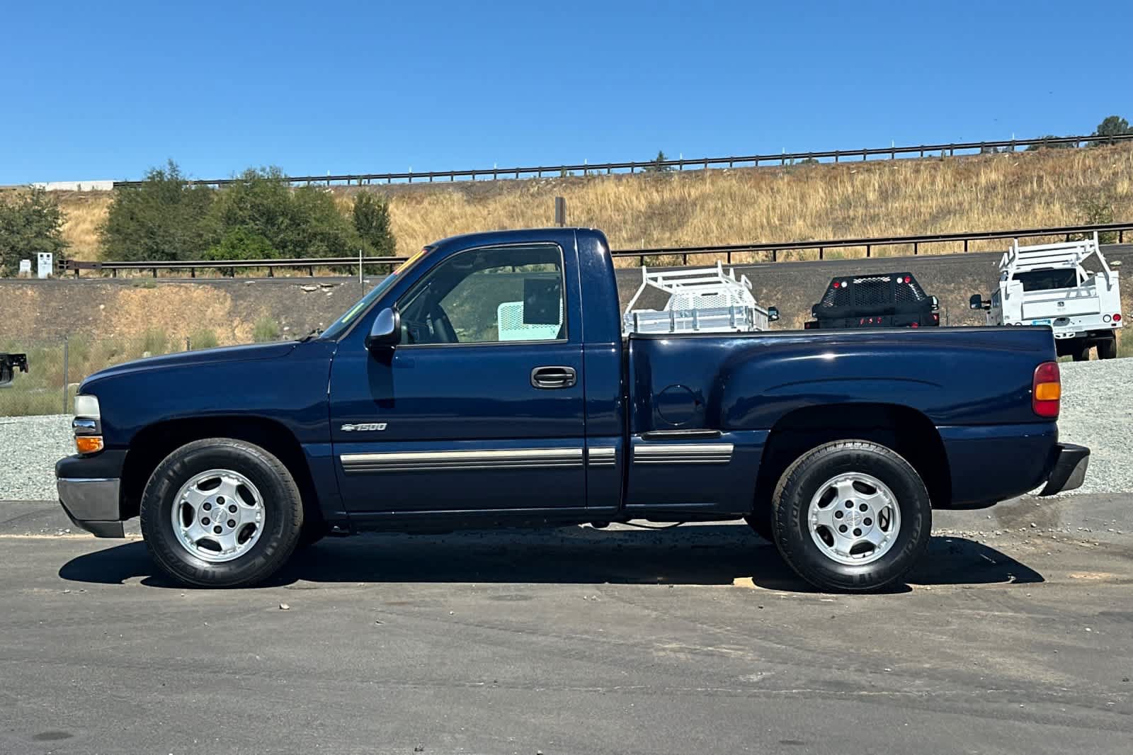 Used 2001 Chevrolet Silverado 1500 LS w/ Firm Ride Suspension Pkg RWD image 7