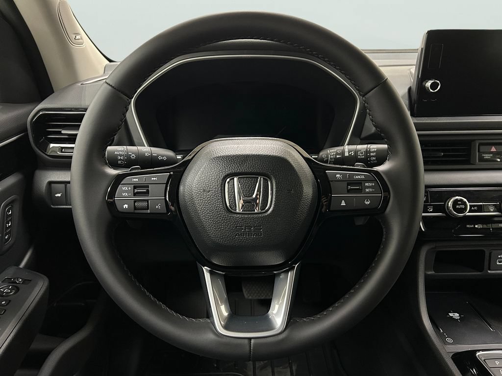 Used 2025 Honda Pilot Touring image 12