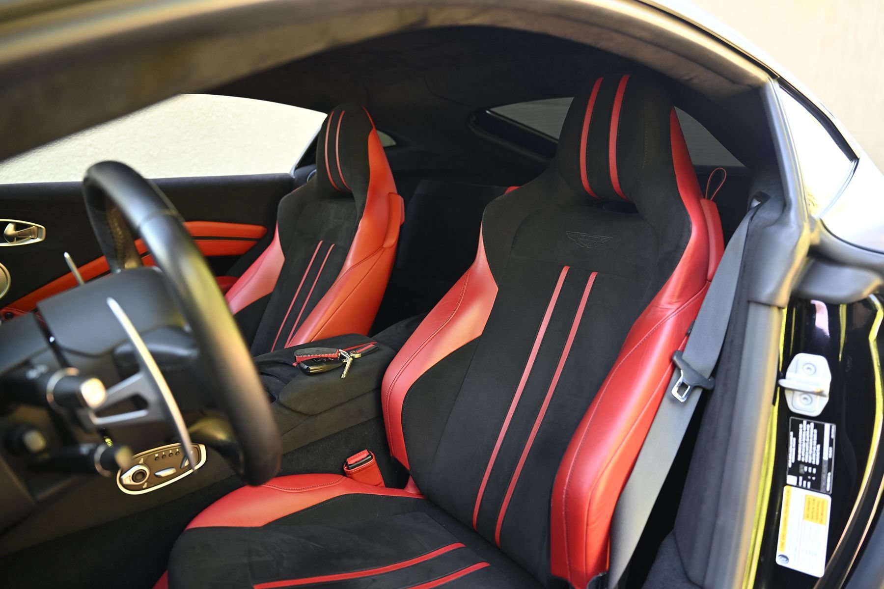 Used 2020 Aston Martin V8 Vantage Coupe RWD image 18
