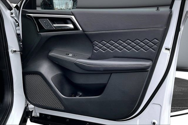 Used 2024 Mitsubishi Outlander SEL Black Edition image 27