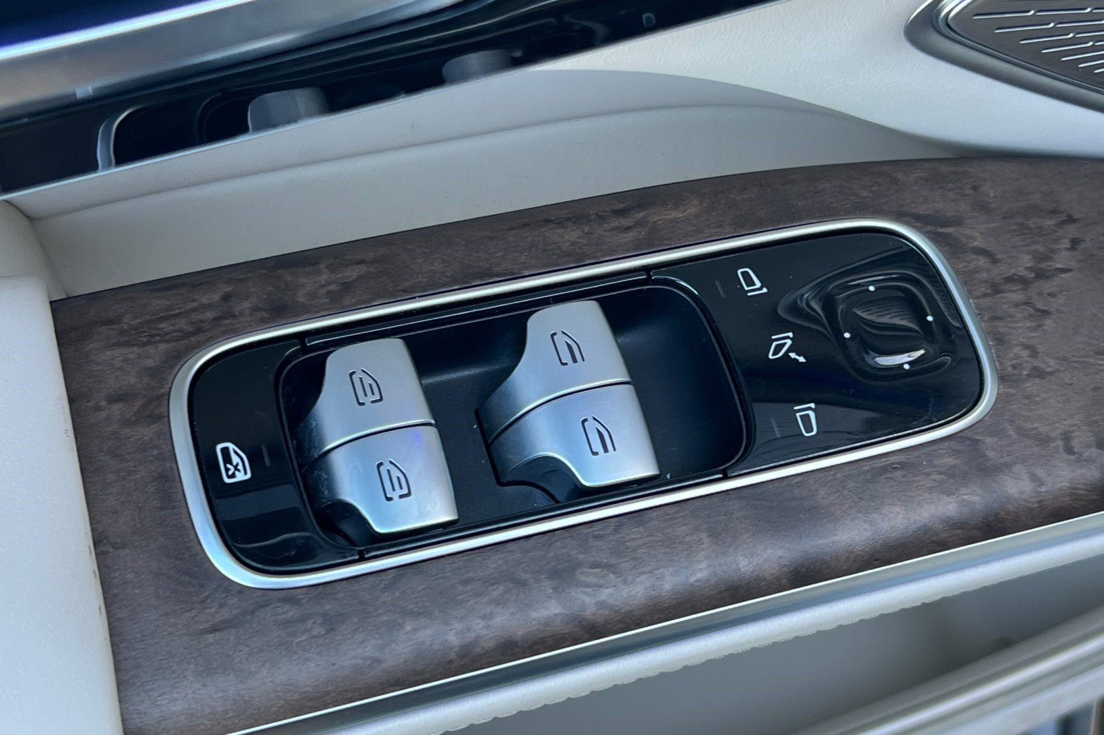 Certified 2024 Mercedes-Benz Maybach EQS 680 4MATIC image 13