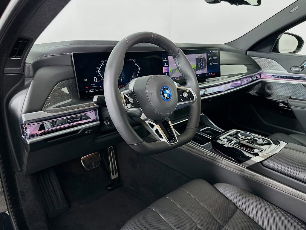 Used 2025 BMW 750e xDrive AWD/4WD image 9