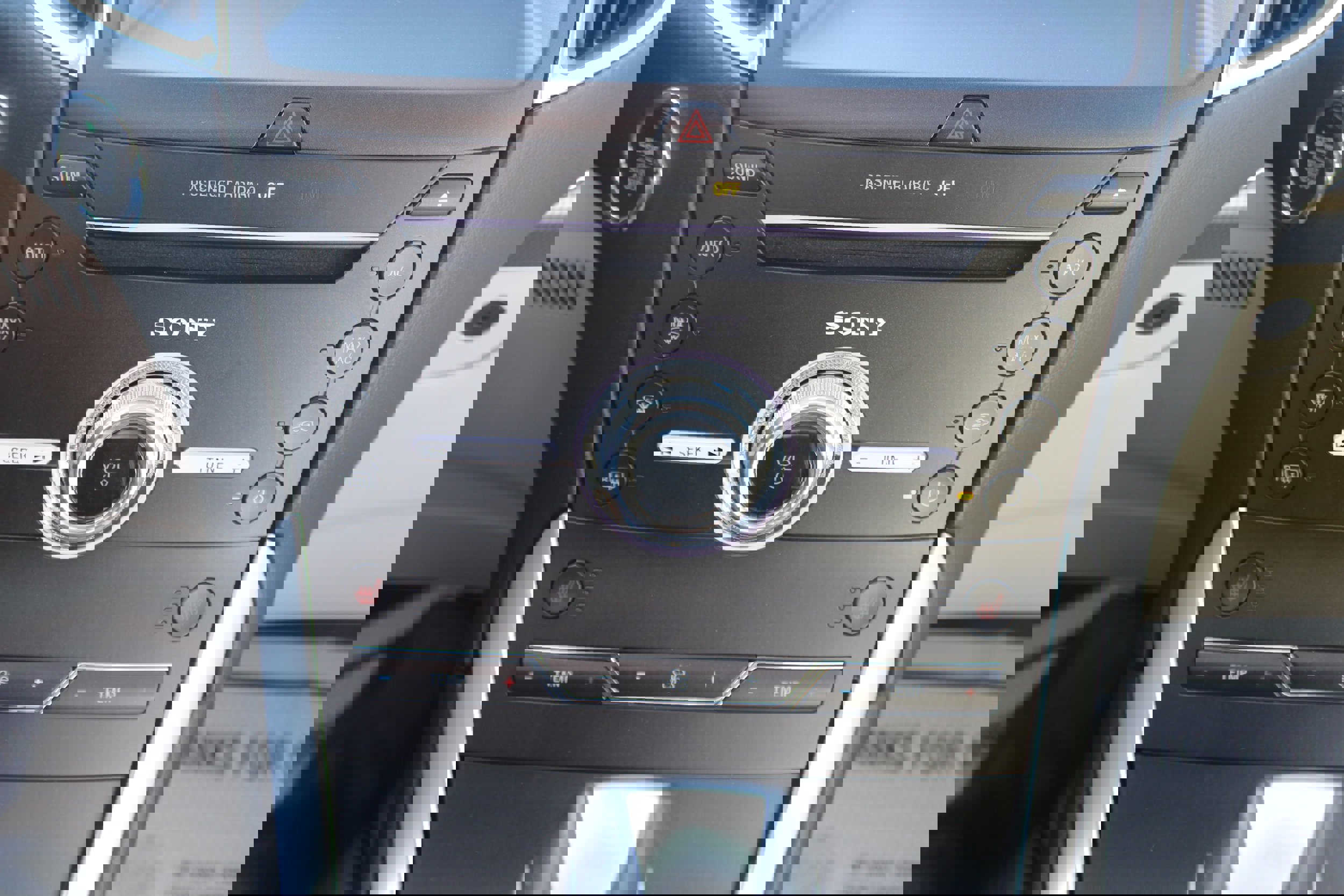 Used 2018 Ford Edge Titanium w/ Technology Package image 12