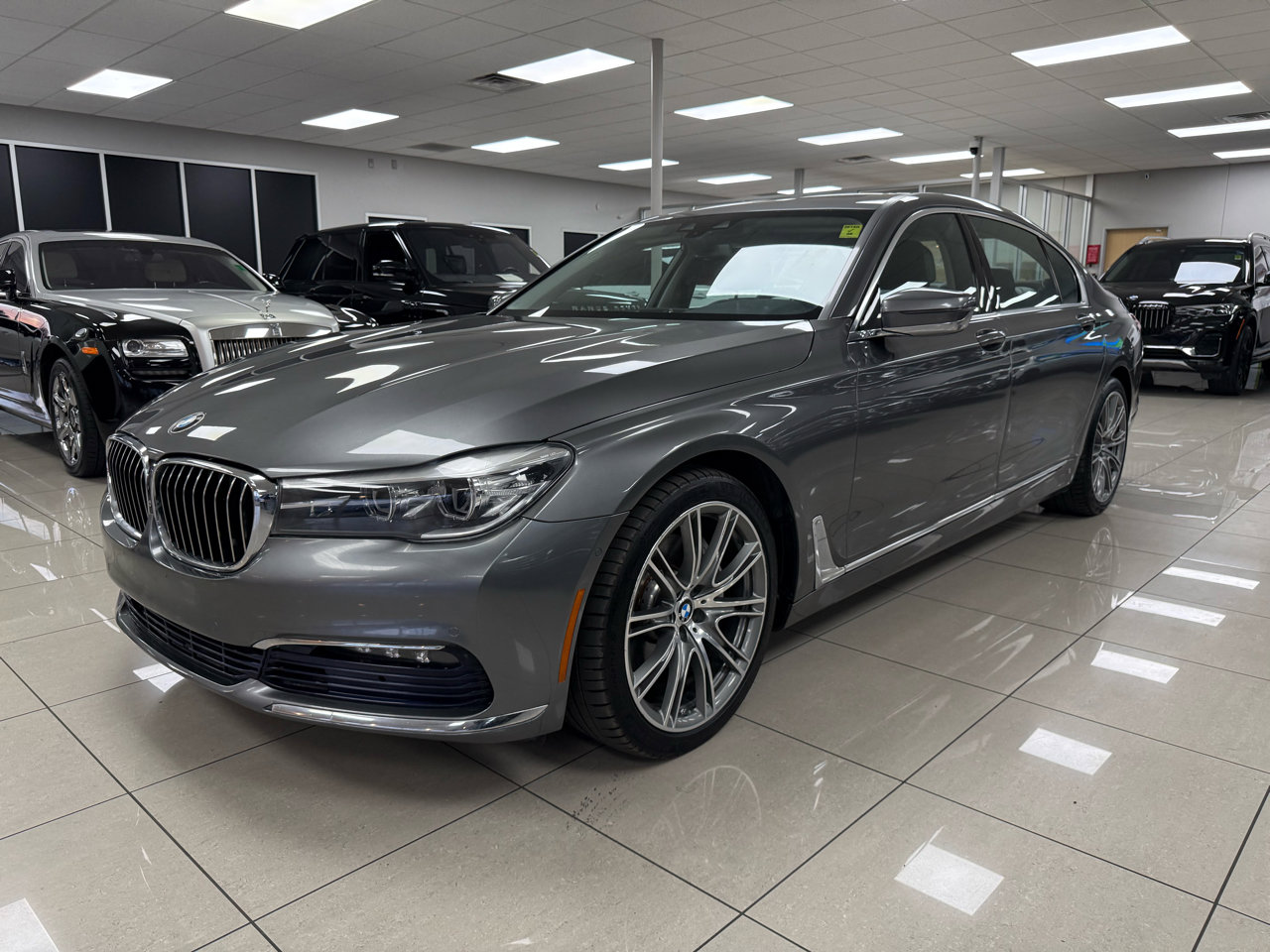 Used 2016 BMW 740i image 7