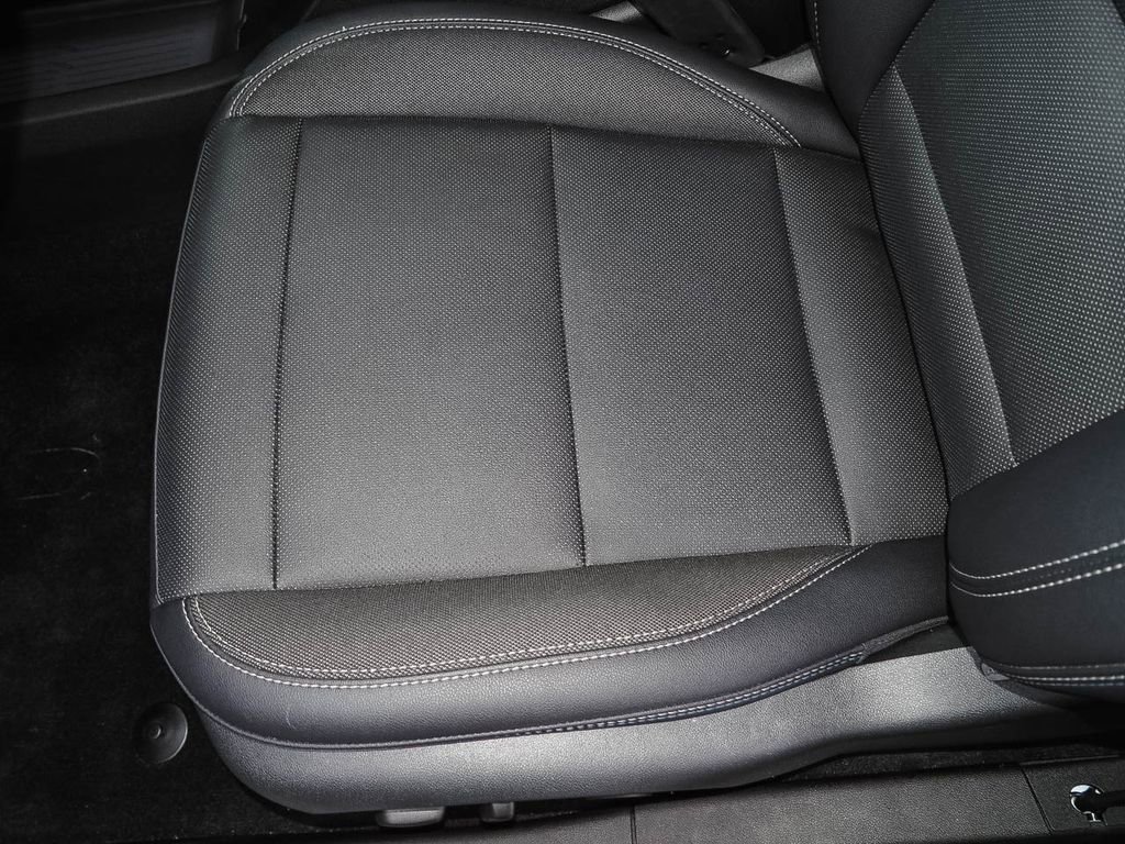 Used 2025 Chevrolet Equinox EV LT w/ Convenience Package FWD image 22