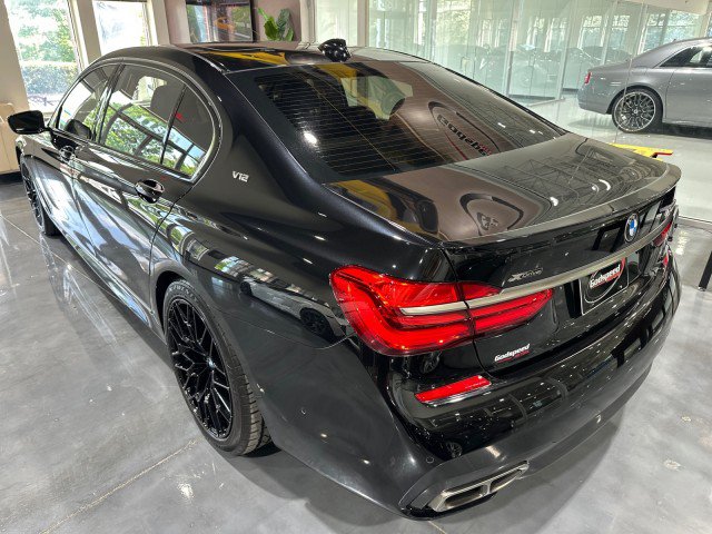 Used 2017 BMW M760i xDrive AWD/4WD image 26