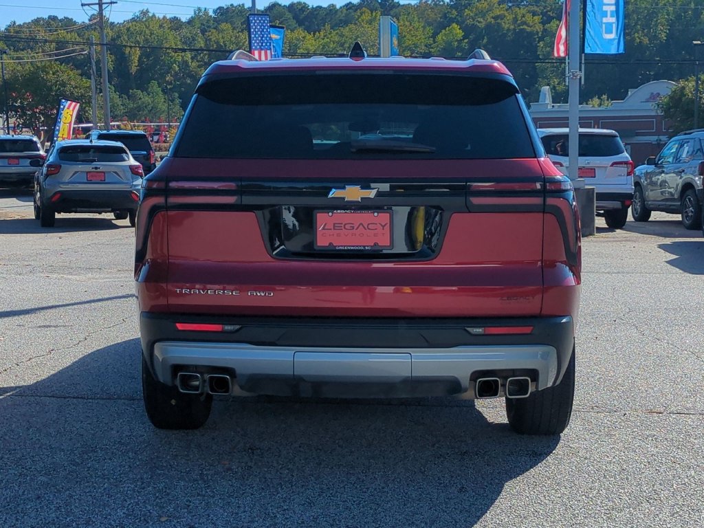 Used 2025 Chevrolet Traverse LT w/ Driver Confidence Package AWD/4WD image 4