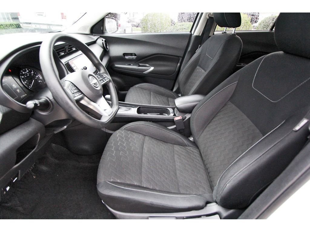 Used 2023 Nissan Kicks SV w/ Interior Electronics Package FWD image 6