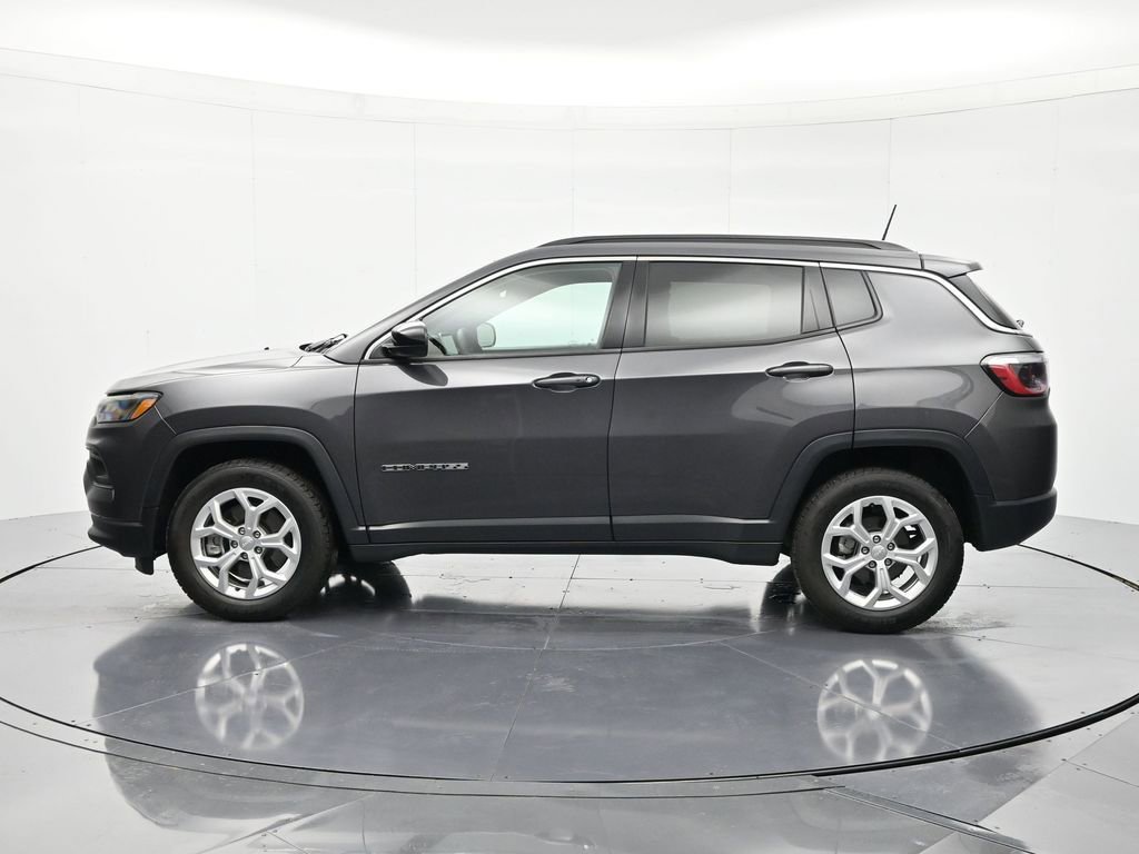 Used 2024 Jeep Compass Latitude AWD/4WD image 8