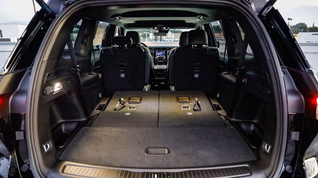 New 2025 Jeep Grand Cherokee L Altitude image 28