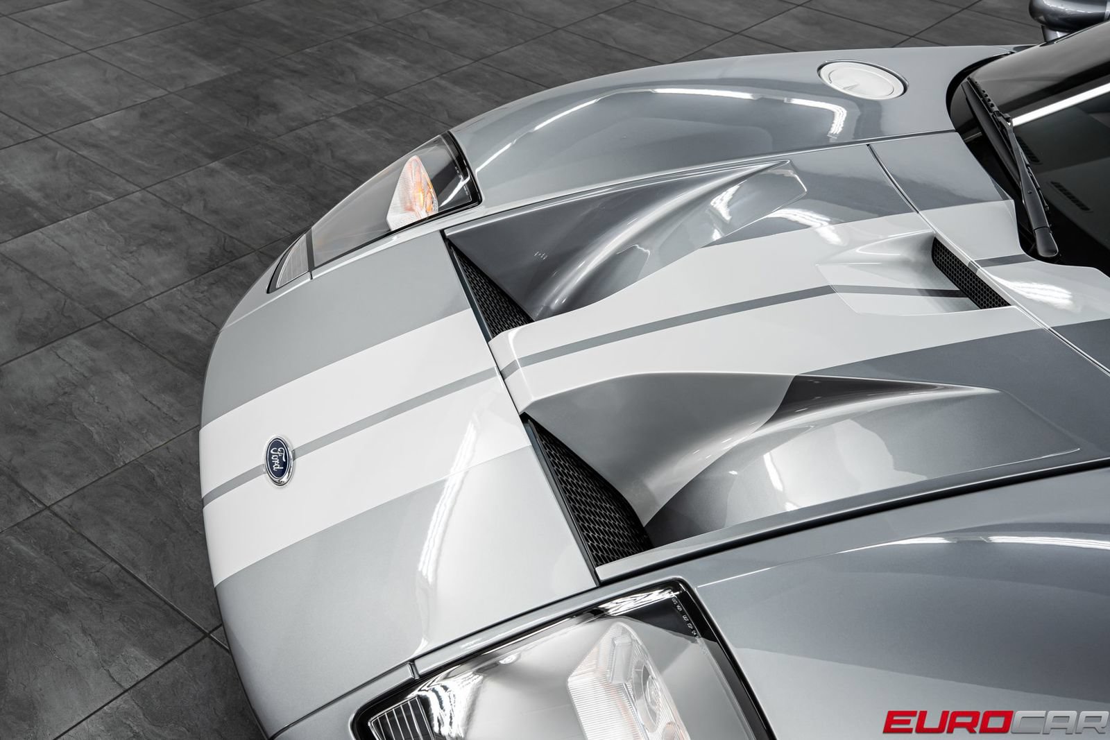 Used 2006 Ford GT RWD image 9