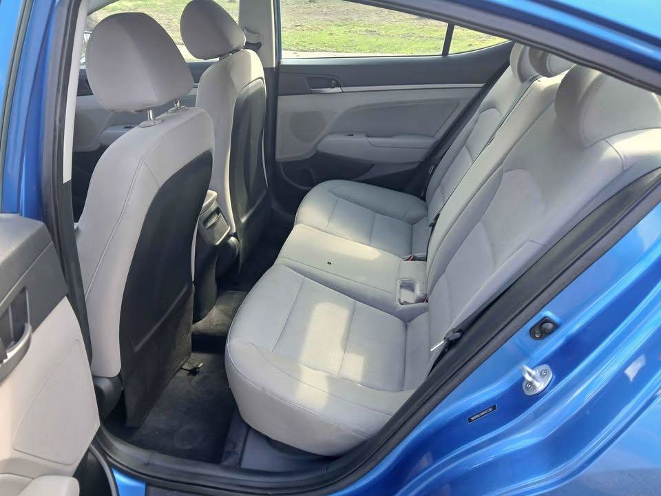 Used 2017 Hyundai Elantra SE FWD image 17