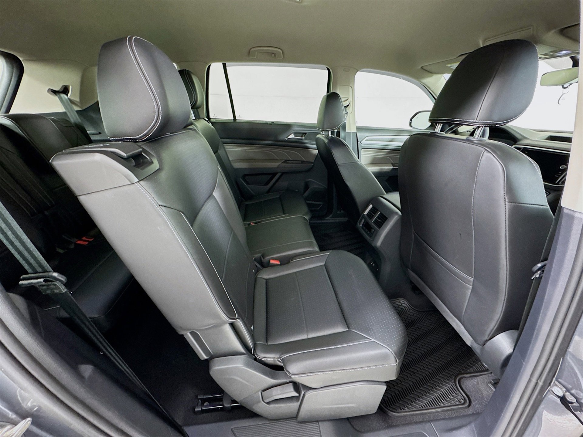 Used 2023 Volkswagen Atlas SE image 28