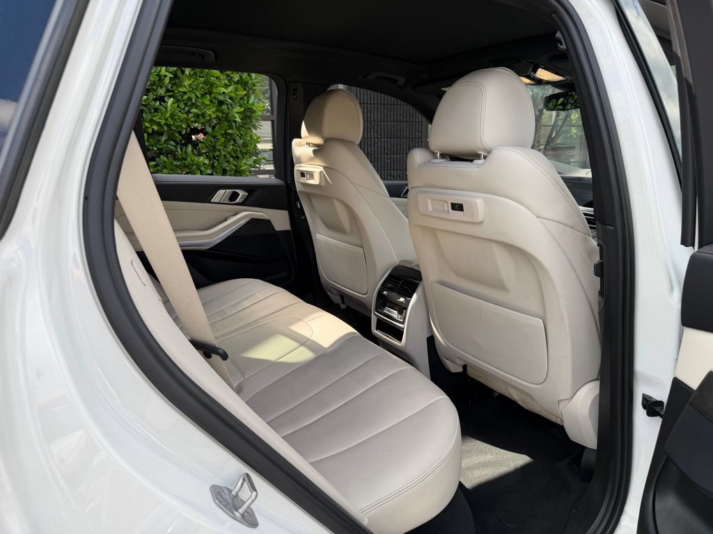 Used 2022 BMW X5 xDrive40i w/ M Sport Package AWD/4WD image 38