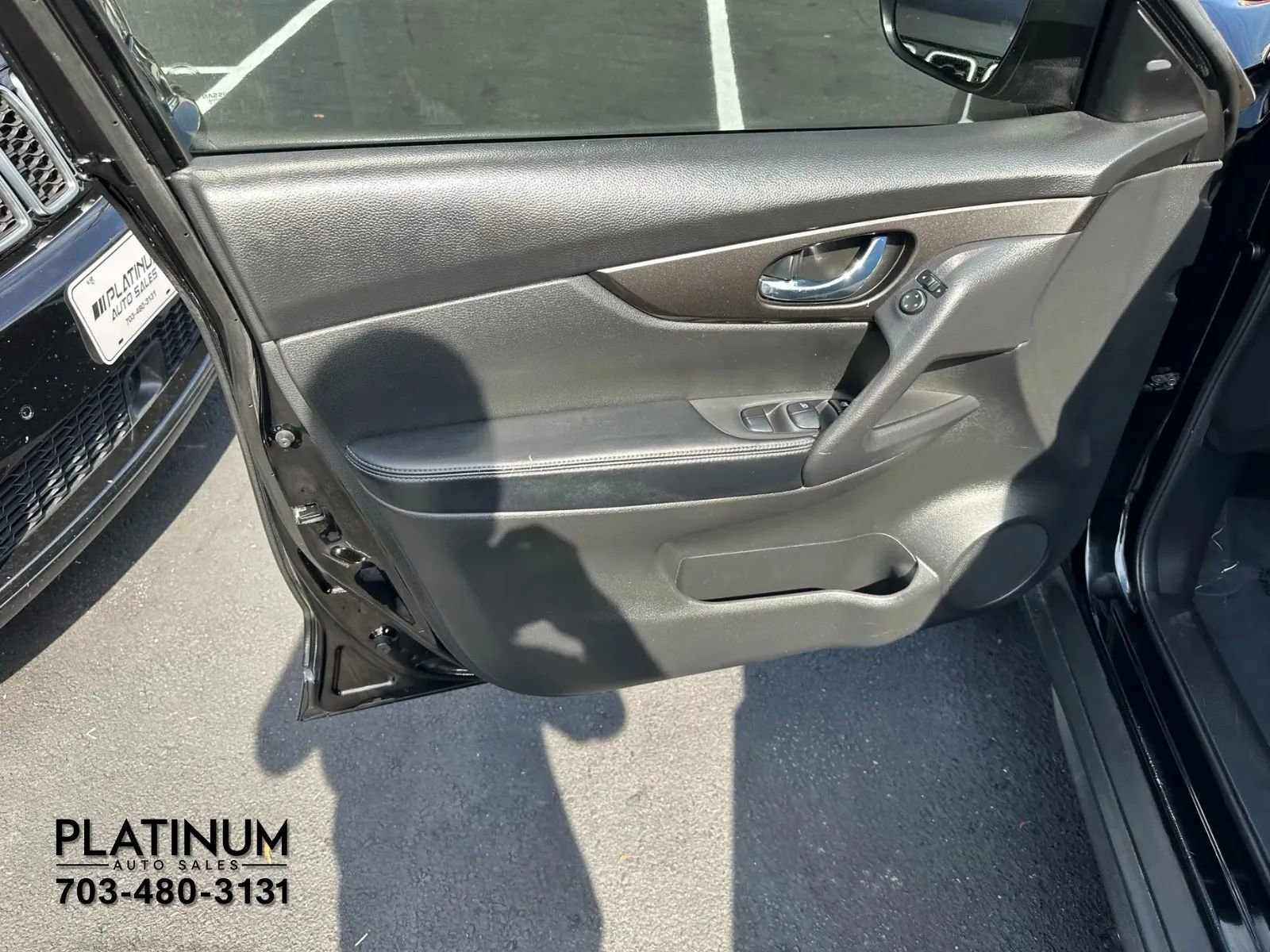 Used 2019 Nissan Rogue SV image 18