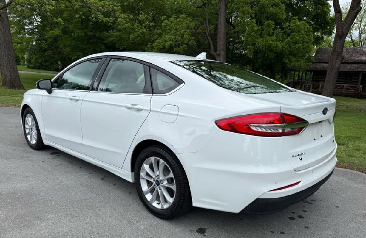 Used 2020 Ford Fusion SE FWD image 9