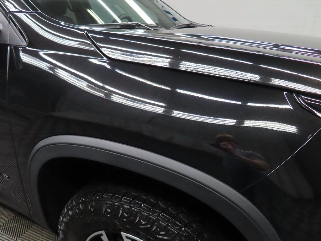 Used 2025 Chevrolet Traverse Z71 image 34