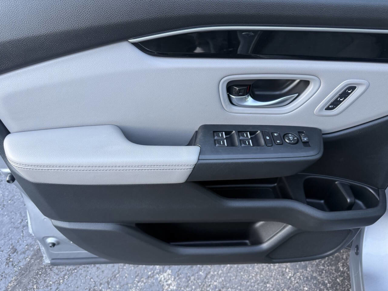 Used 2025 Honda Pilot Touring image 14