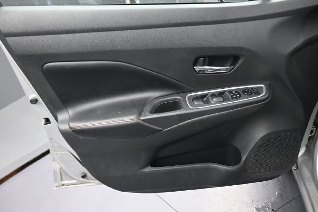 Used 2024 Nissan Versa SR FWD image 21