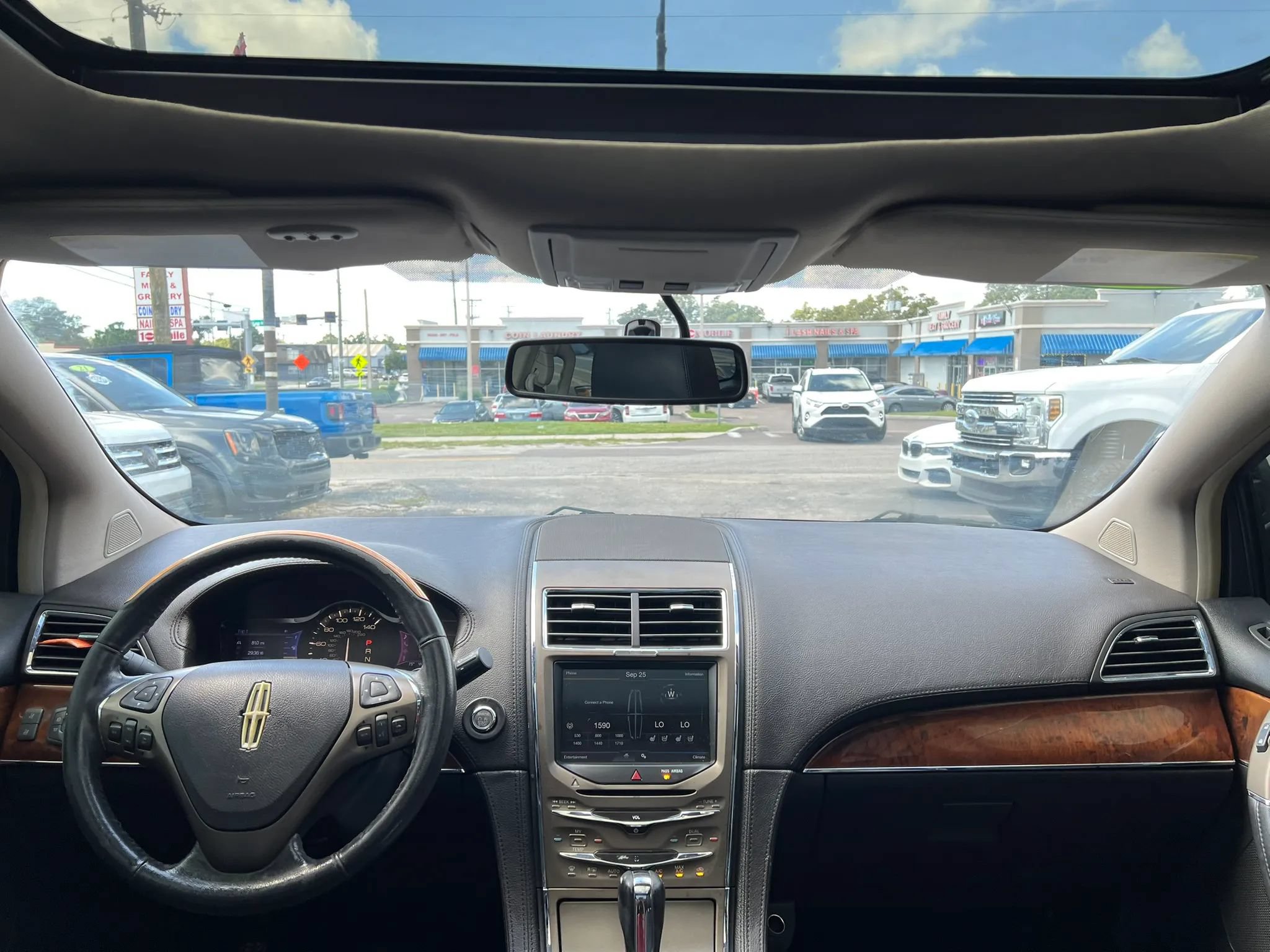 Used 2013 Lincoln MKX FWD w/ Wood Pkg image 10