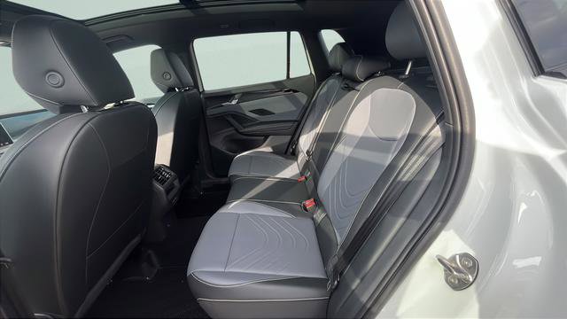 New 2026 Volkswagen Tiguan SE R-Line AWD/4WD image 22